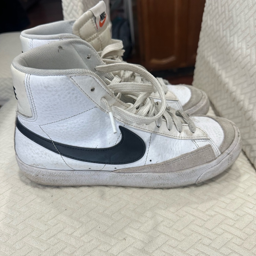 Nike White and Black High-Tops